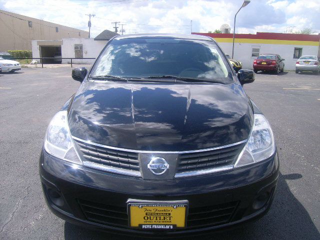 Nissan Versa 2008 photo 2