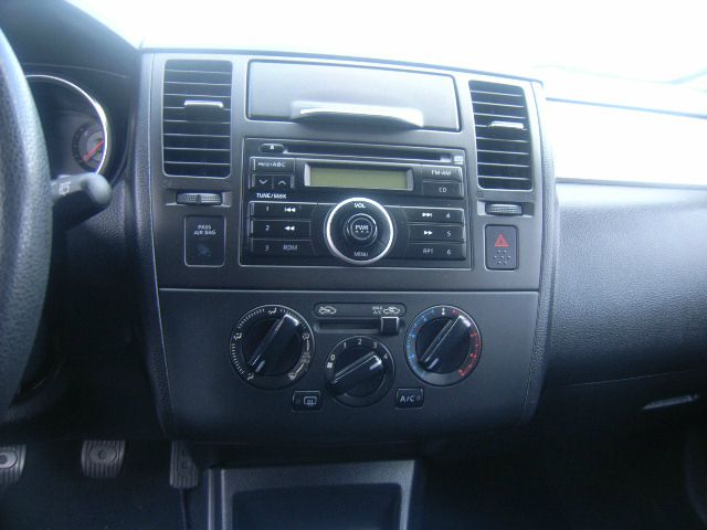 Nissan Versa 2008 photo 4