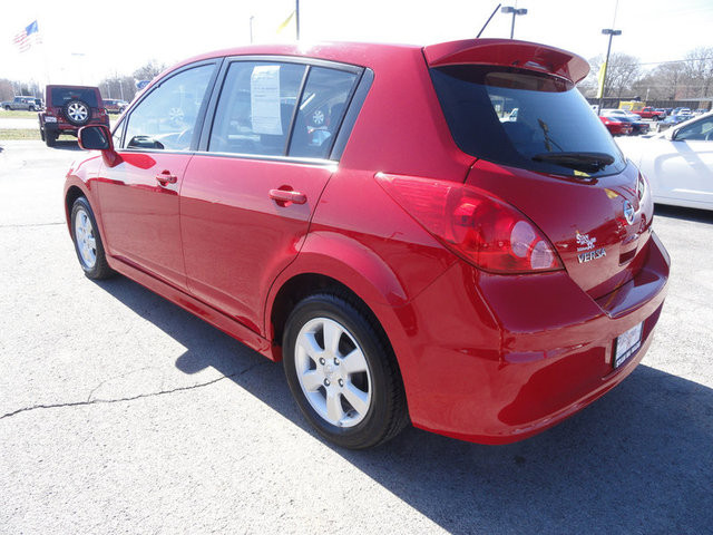 Nissan Versa 2008 photo 2