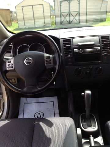 Nissan Versa 2008 photo 2