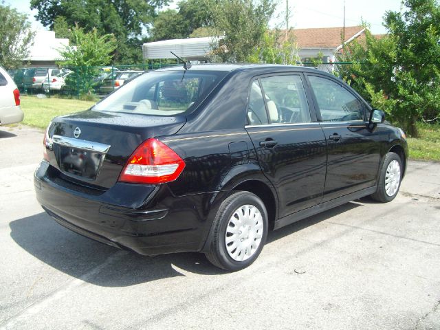 Nissan Versa 2008 photo 2