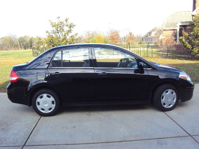 Nissan Versa 2008 photo 2