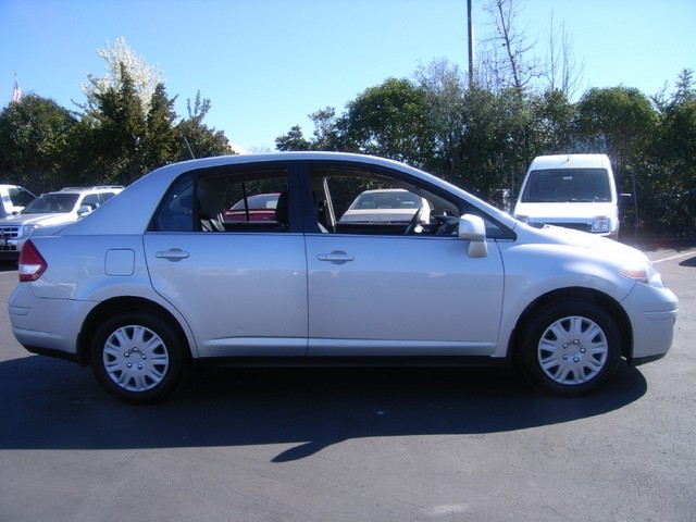 Nissan Versa 2008 photo 4