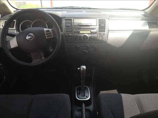 Nissan Versa 2008 photo 3