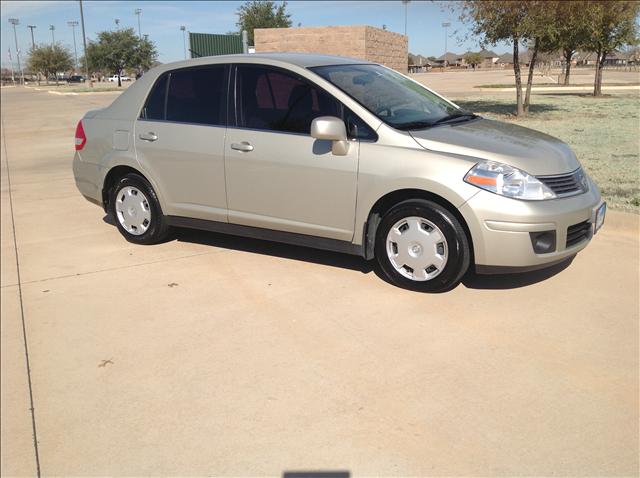 Nissan Versa Unknown Sedan