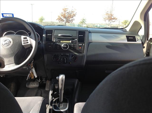 Nissan Versa 2008 photo 3