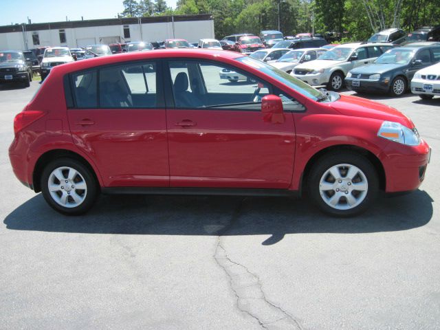 Nissan Versa Limited Access Cab 4WD Hatchback