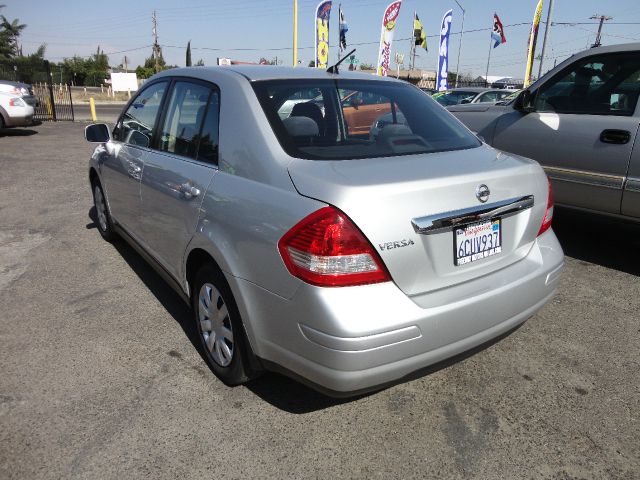 Nissan Versa 2008 photo 2