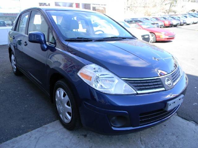 Nissan Versa 2008 photo 2