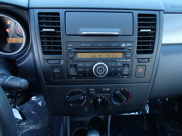 Nissan Versa 2009 photo 2