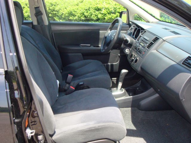 Nissan Versa 2009 photo 2