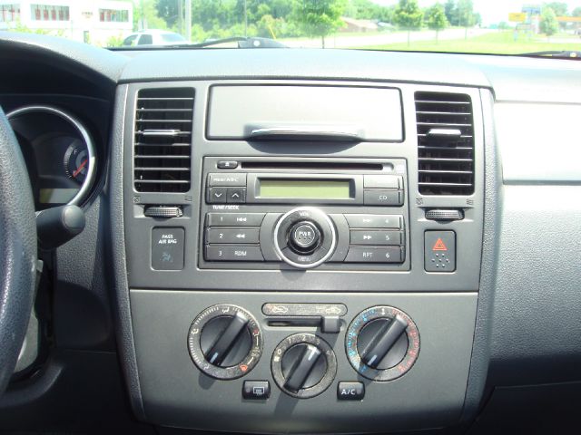 Nissan Versa 2009 photo 24