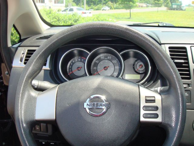 Nissan Versa 2009 photo 8