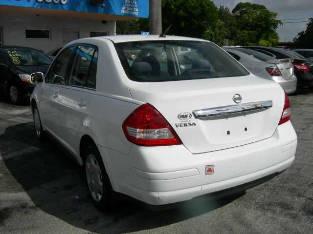 Nissan Versa 2009 photo 1