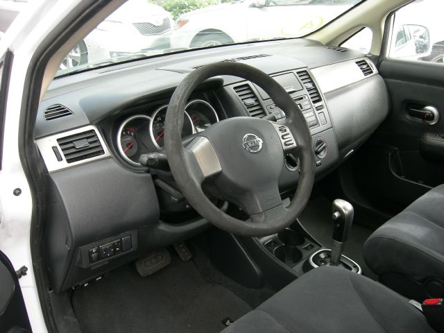 Nissan Versa 2009 photo 3