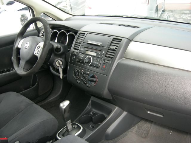 Nissan Versa 2009 photo 4