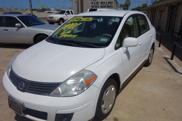 Nissan Versa Crew Cab Standard Box 2-wheel Drive SLE Sedan