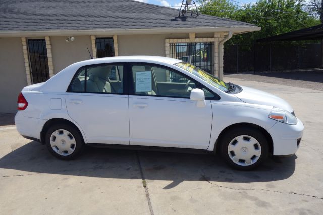 Nissan Versa 2009 photo 2