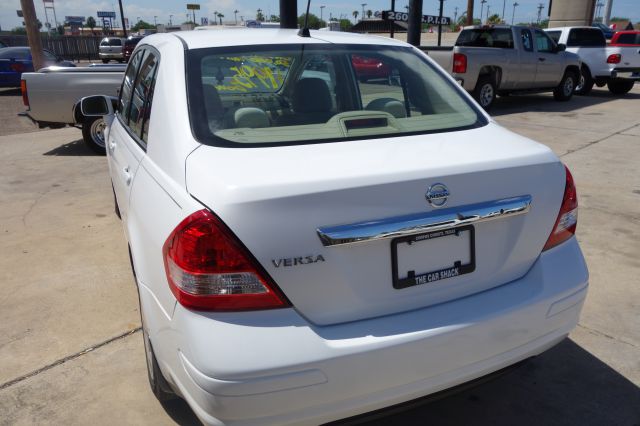 Nissan Versa 2009 photo 3