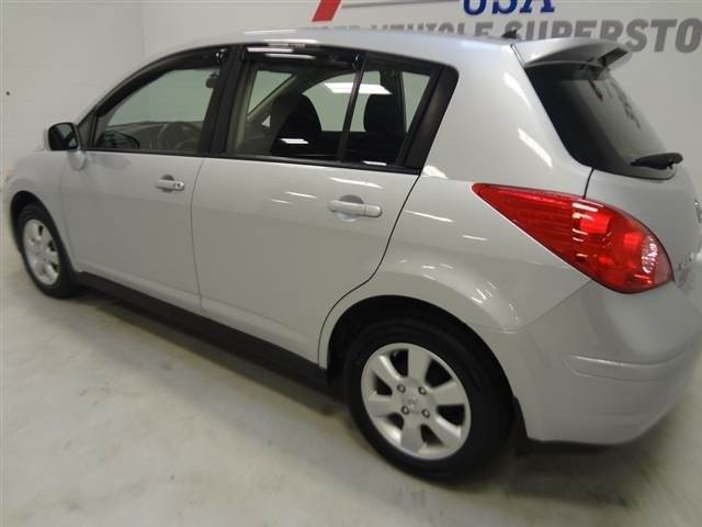 Nissan Versa 2009 photo 2