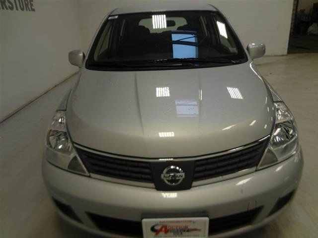 Nissan Versa 2009 photo 3