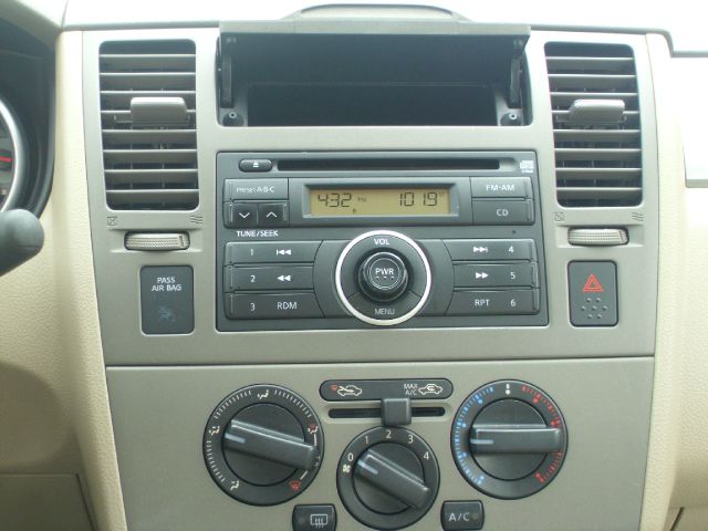 Nissan Versa 2009 photo 14