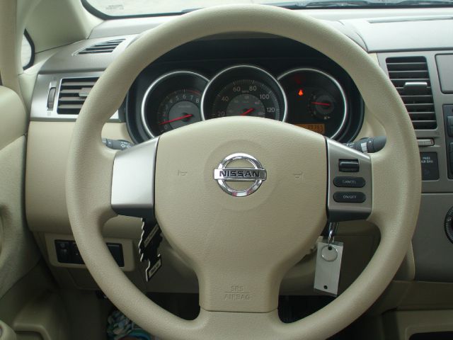 Nissan Versa 2009 photo 15