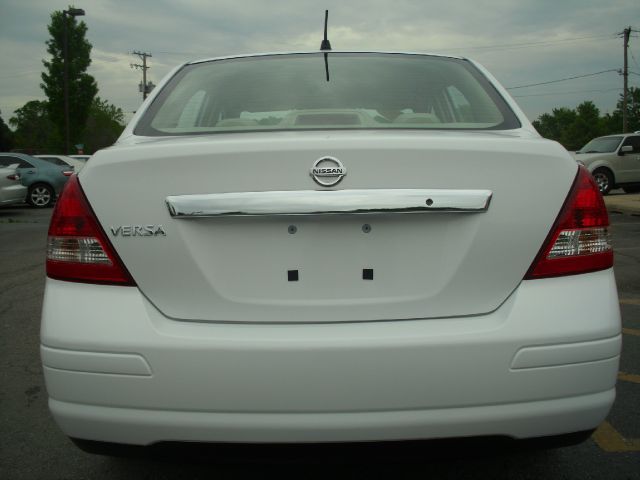 Nissan Versa 2009 photo 21