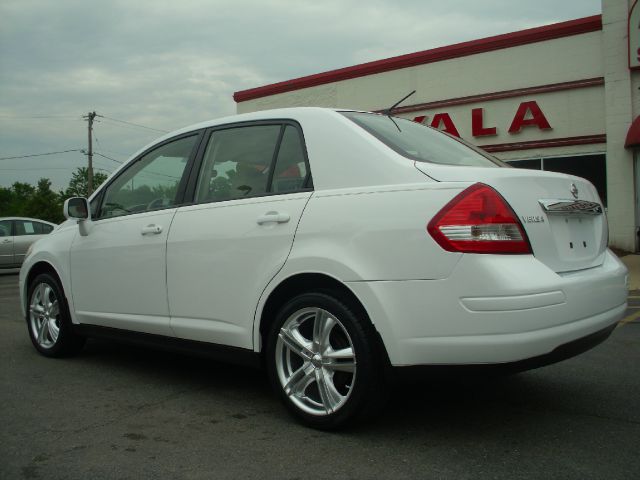 Nissan Versa 2009 photo 23