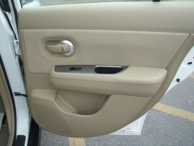 Nissan Versa 2009 photo 8