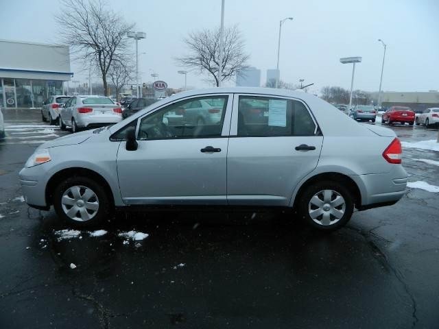 Nissan Versa Base Unspecified