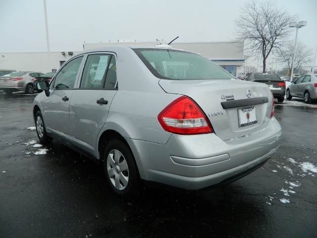 Nissan Versa 2009 photo 1