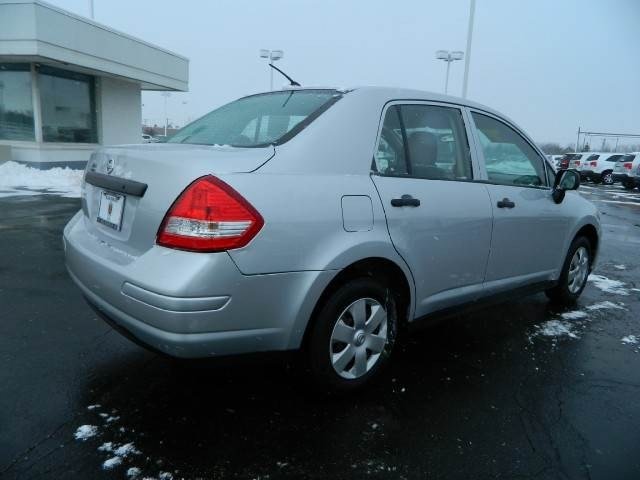 Nissan Versa 2009 photo 4