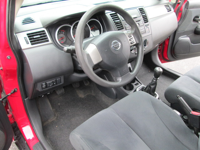 Nissan Versa 2009 photo 12