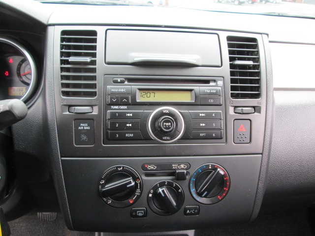 Nissan Versa 2009 photo 2