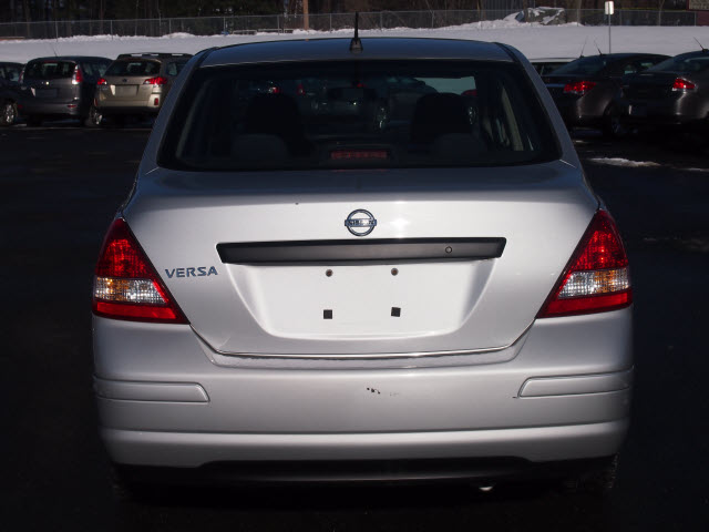 Nissan Versa 2009 photo 1