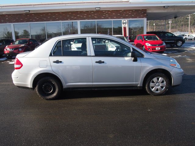 Nissan Versa 2009 photo 4