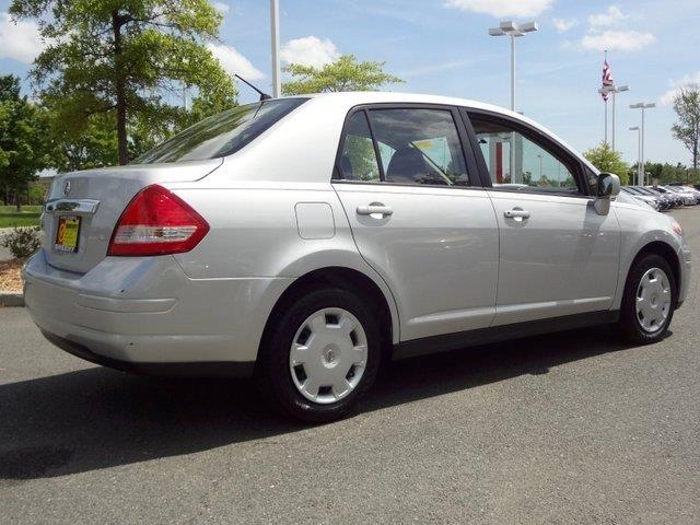 Nissan Versa 2009 photo 12