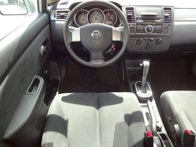 Nissan Versa 2009 photo 14