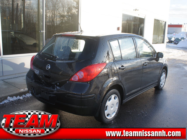 Nissan Versa 2009 photo 2