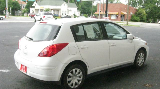 Nissan Versa 2009 photo 2