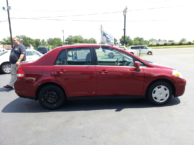 Nissan Versa 2009 photo 2