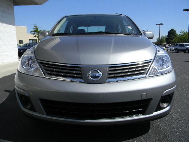 Nissan Versa 2009 photo 1