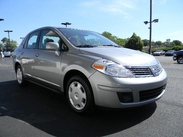 Nissan Versa 2009 photo 2