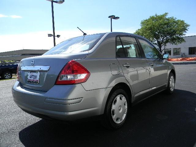 Nissan Versa 2009 photo 3