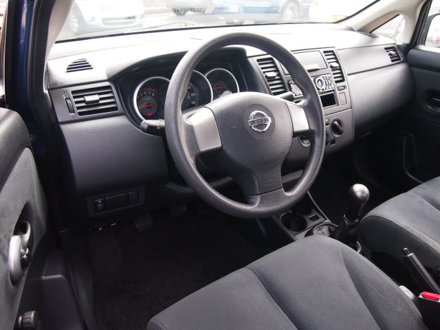 Nissan Versa 2009 photo 1