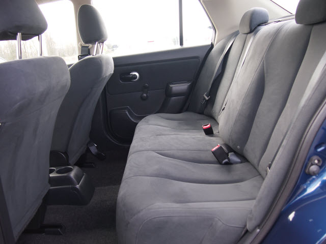 Nissan Versa 2009 photo 2