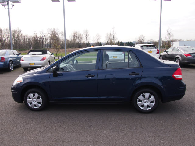 Nissan Versa 2009 photo 4