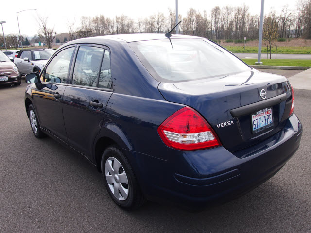 Nissan Versa 2009 photo 5