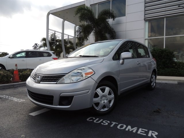 Nissan Versa 2009 photo 2